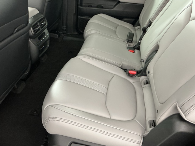 new 2025 Honda Pilot car, priced at $47,825