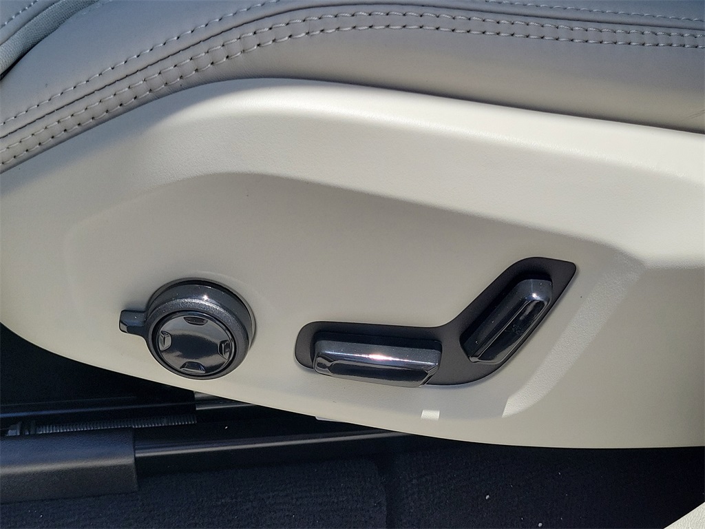 new 2026 Volvo XC60 car, priced at $60,025