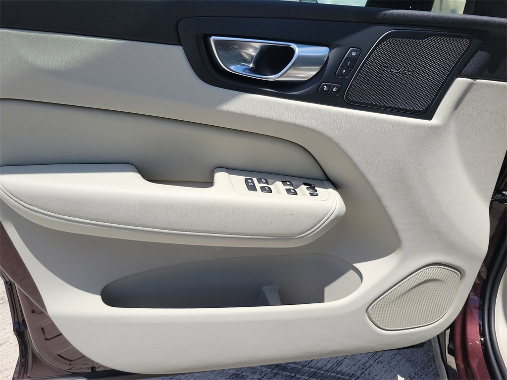 new 2026 Volvo XC60 car, priced at $60,025