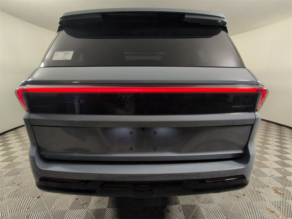 new 2025 Lincoln Navigator car, priced at $103,247