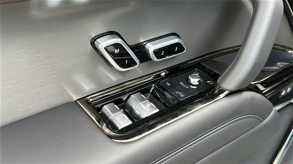 new 2025 Land Rover Range Rover Sport car, priced at $92,790