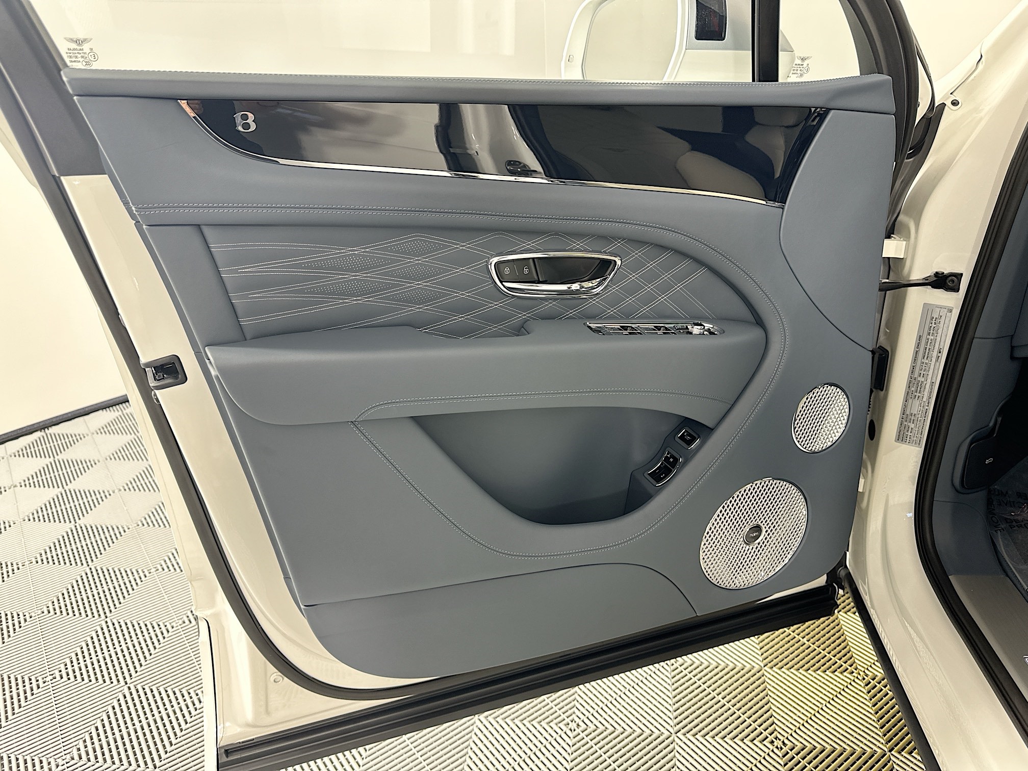 new 2025 Bentley Bentayga EWB car