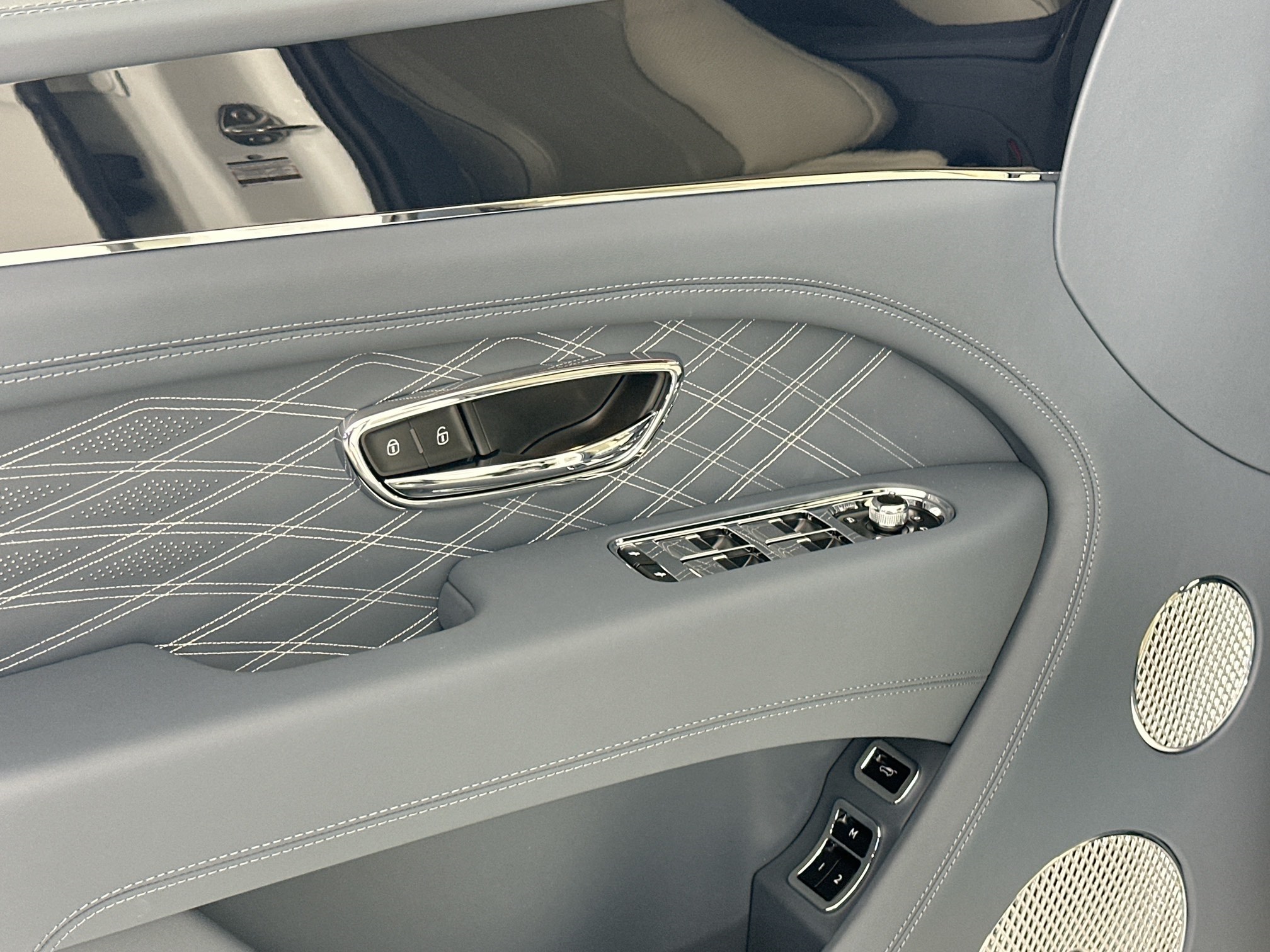 new 2025 Bentley Bentayga EWB car