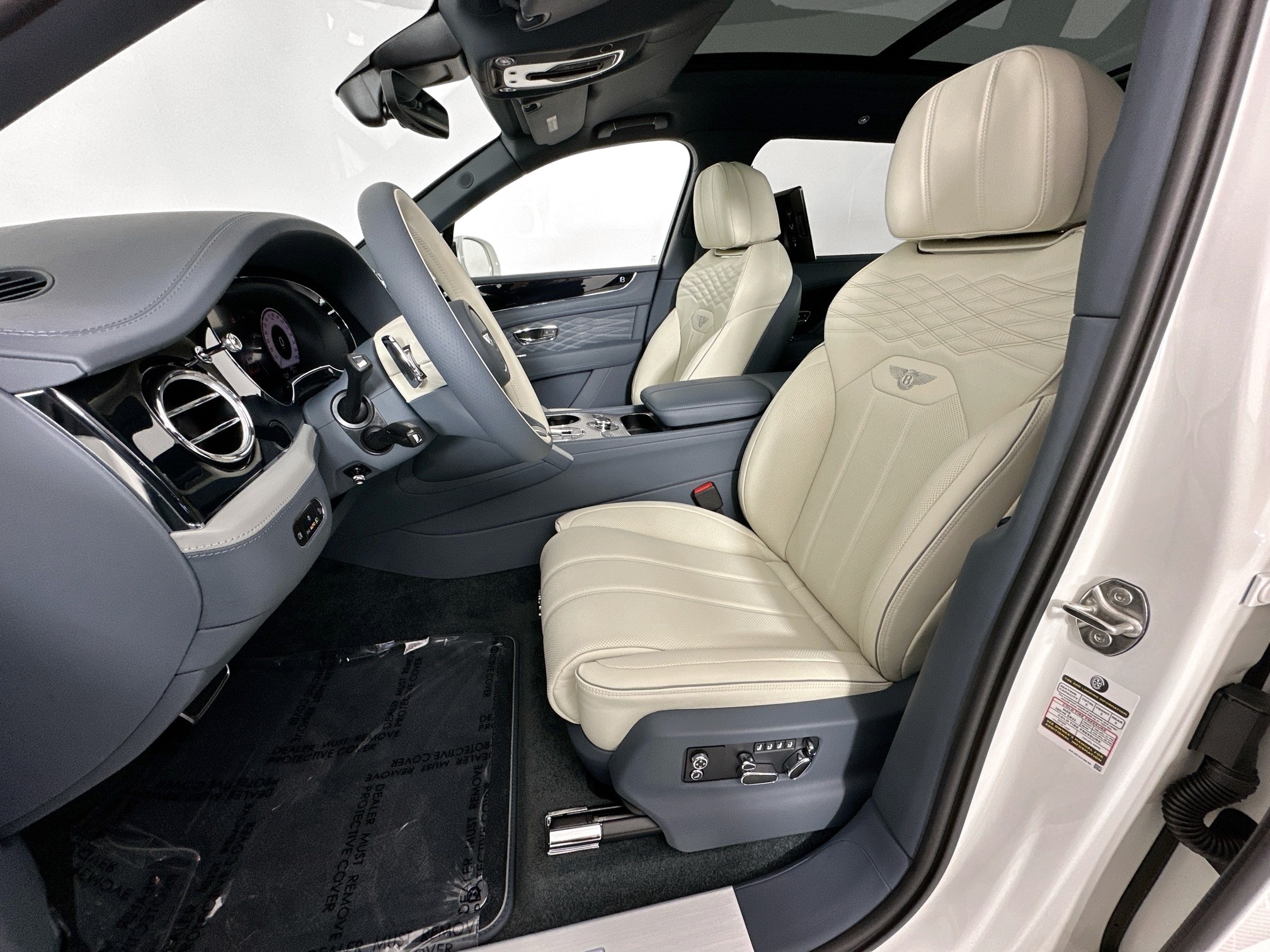 new 2025 Bentley Bentayga EWB car