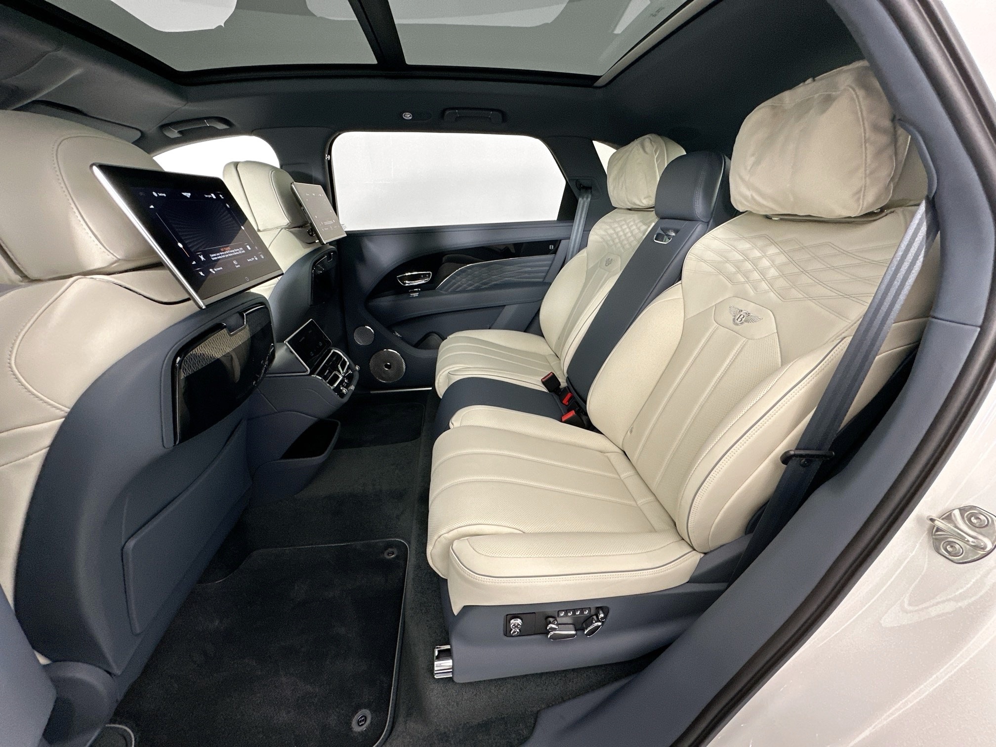 new 2025 Bentley Bentayga EWB car