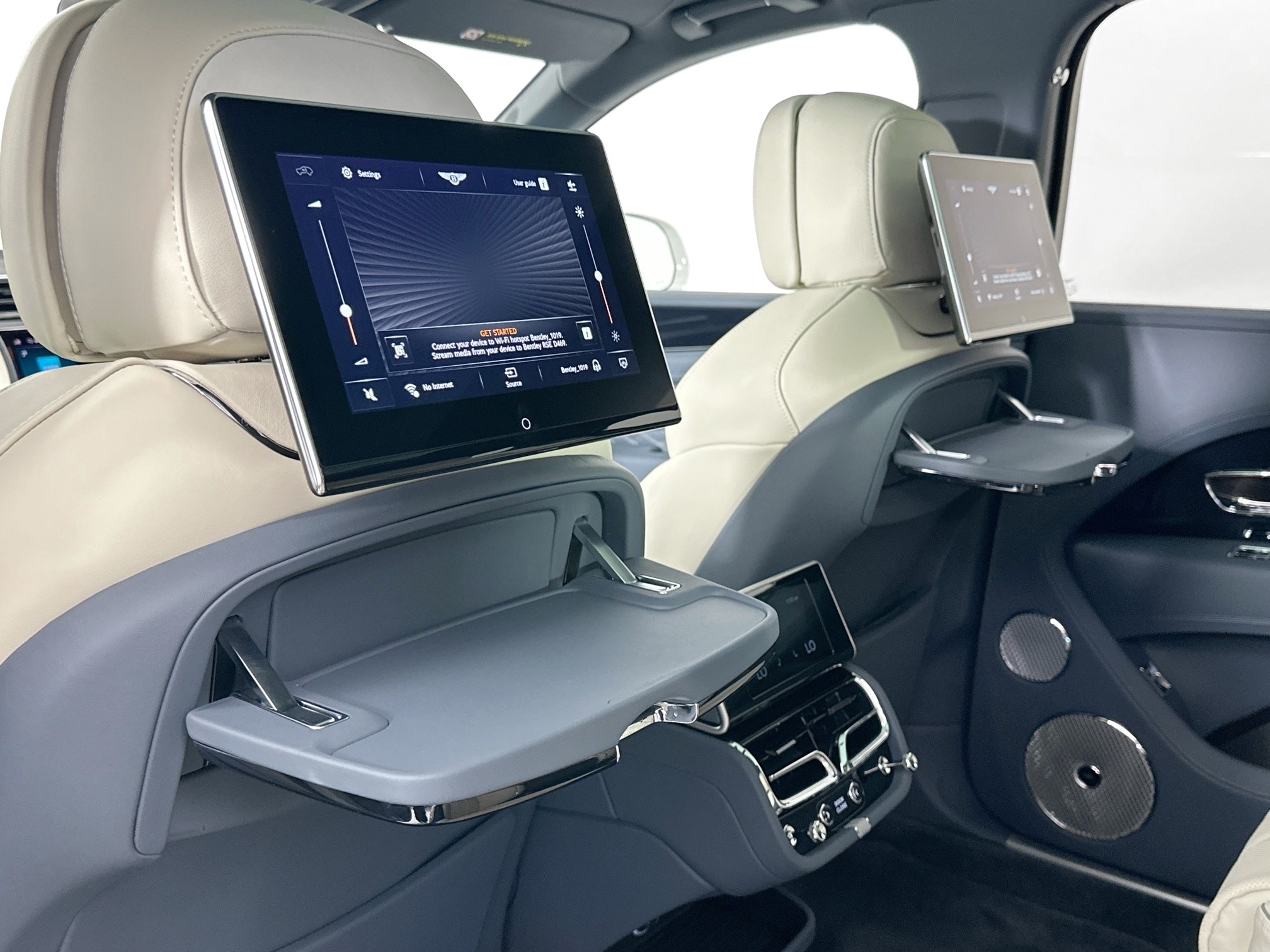 new 2025 Bentley Bentayga EWB car