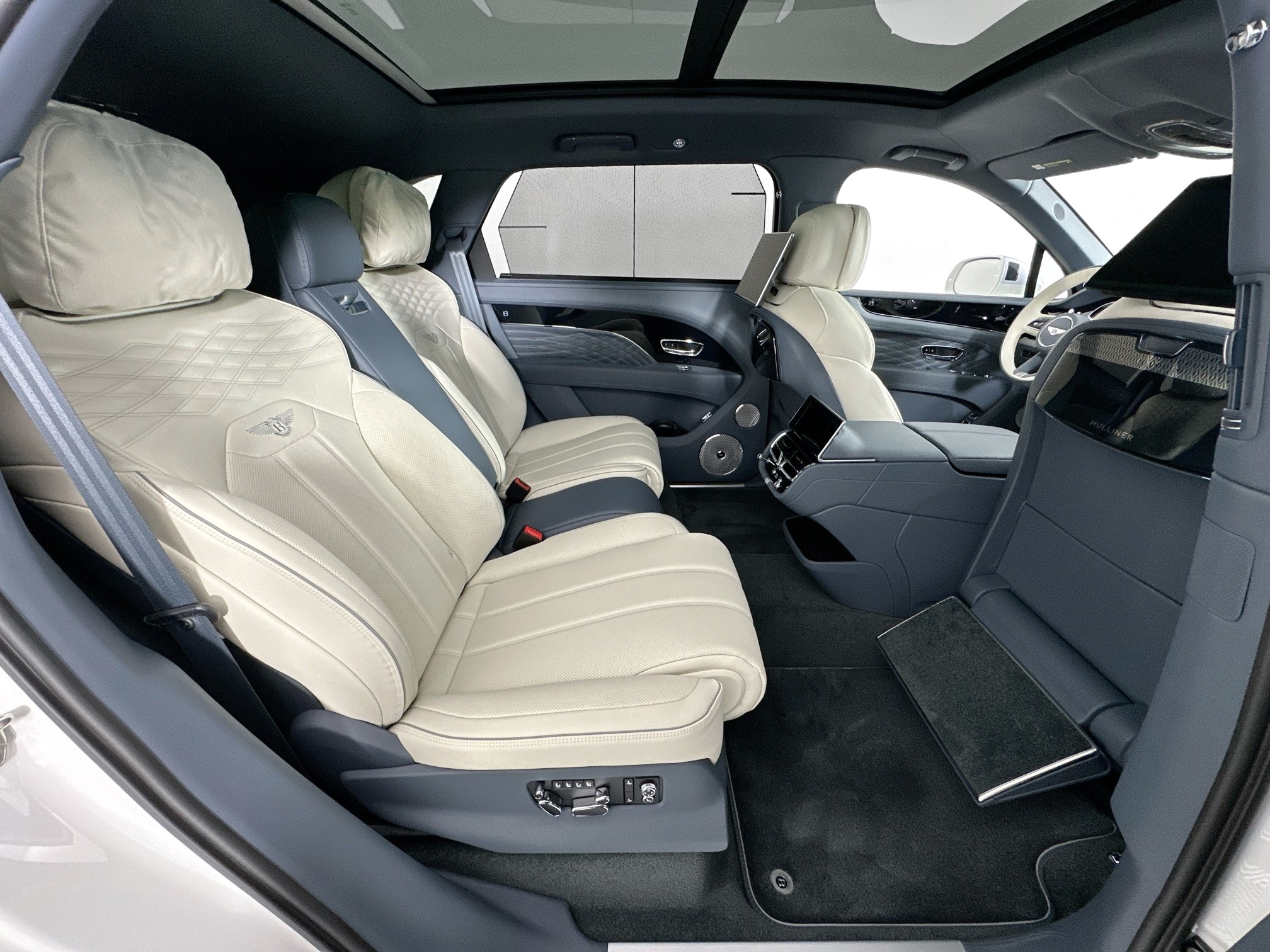 new 2025 Bentley Bentayga EWB car