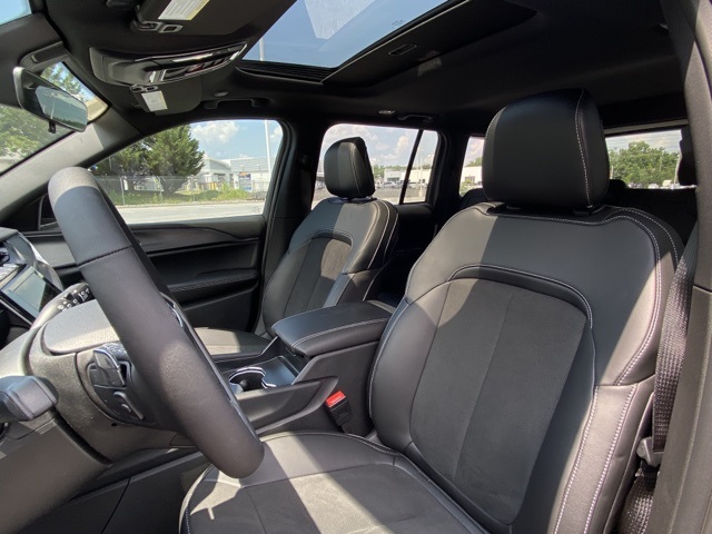 new 2025 Jeep Grand Cherokee car, priced at $36,444