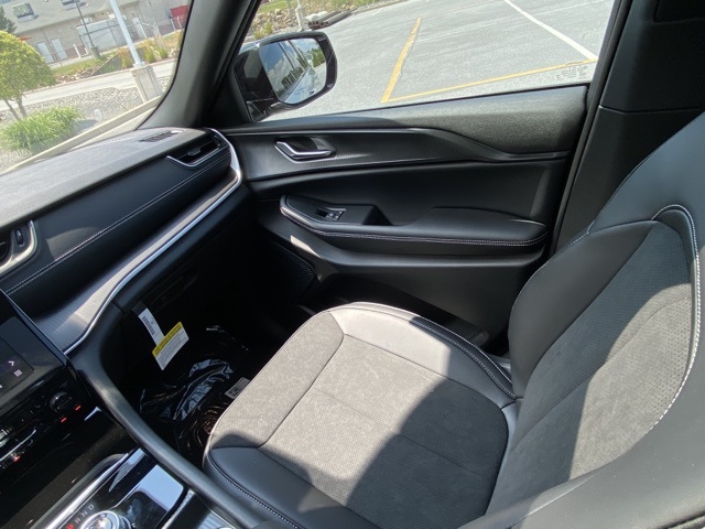 new 2025 Jeep Grand Cherokee car, priced at $36,444