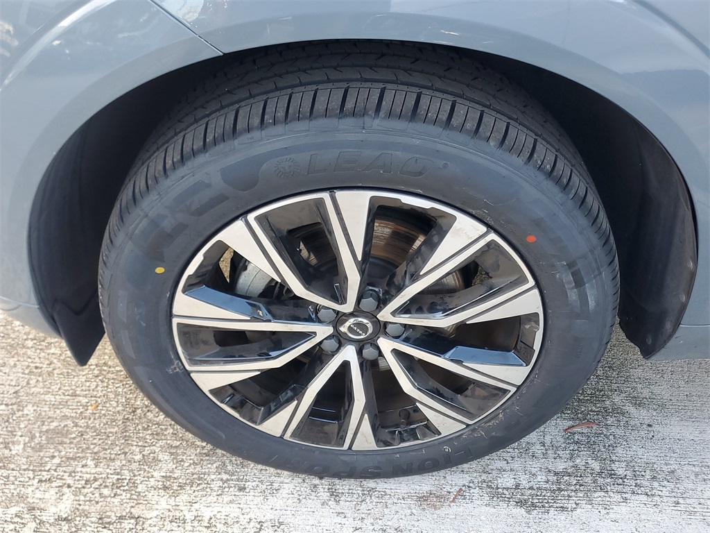 used 2023 Volvo XC60 car, priced at $30,995