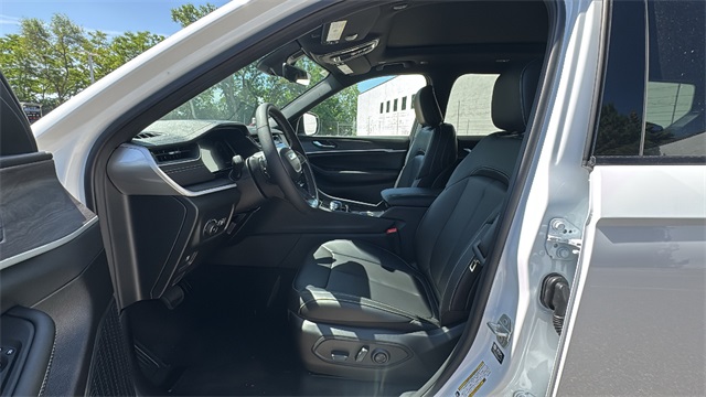 new 2025 Jeep Grand Cherokee L car, priced at $50,014