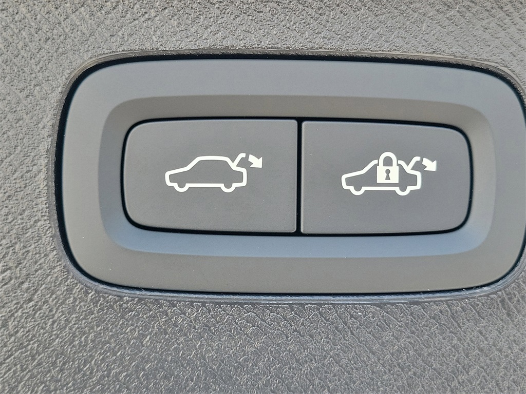 new 2026 Volvo XC90 car, priced at $71,655