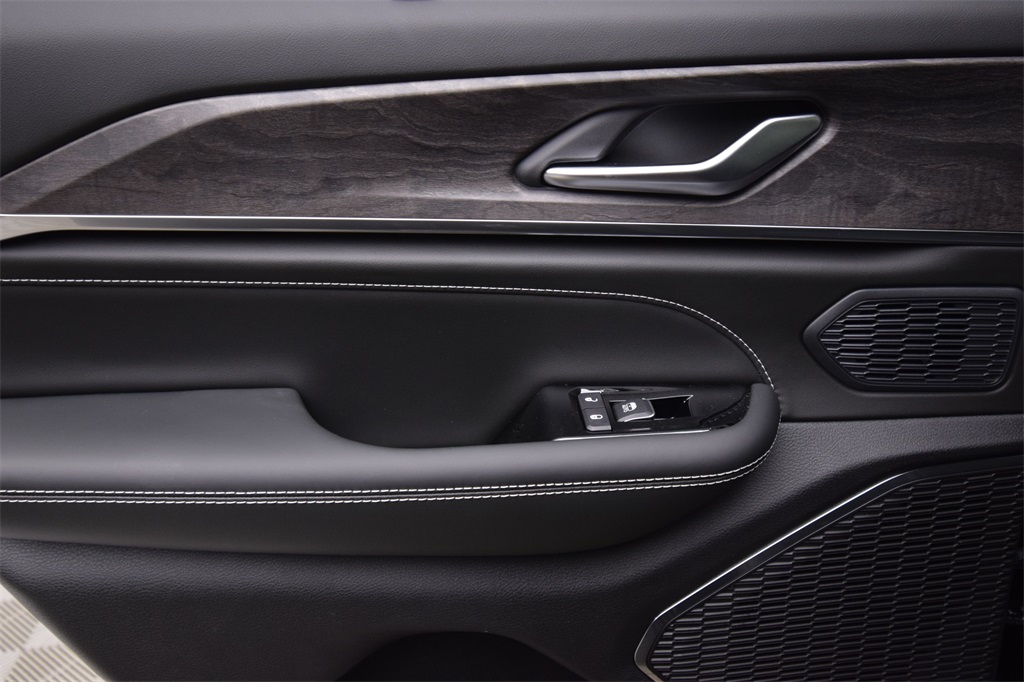 new 2025 Jeep Grand Cherokee car, priced at $57,354