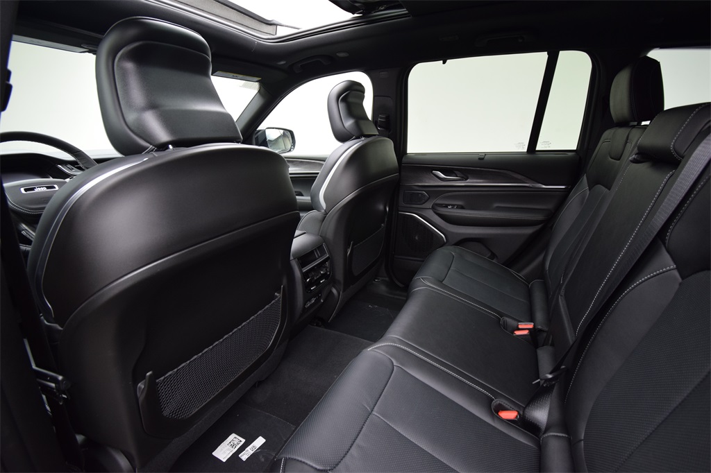 new 2025 Jeep Grand Cherokee car, priced at $57,354