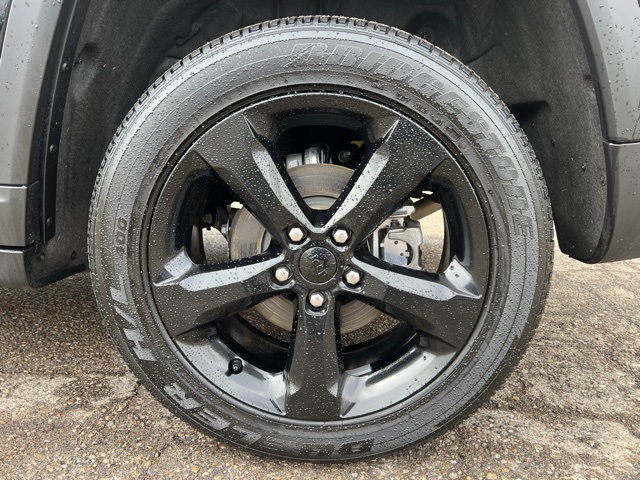 used 2024 Jeep Grand Cherokee car, priced at $35,906