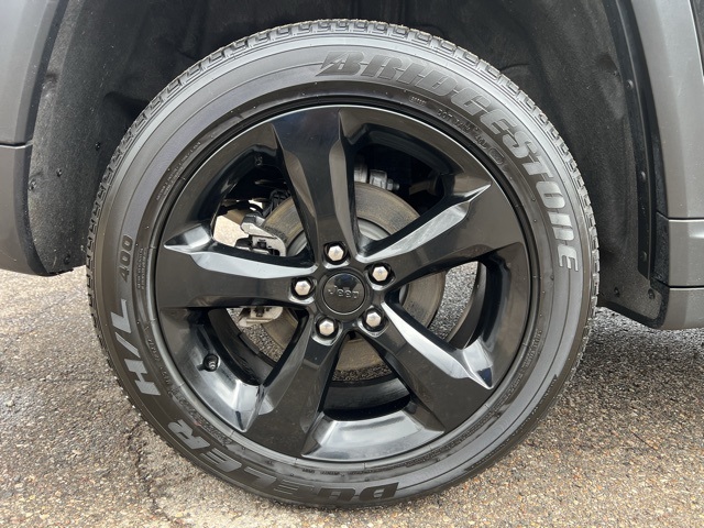 used 2024 Jeep Grand Cherokee car, priced at $35,906