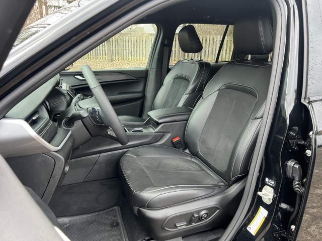 used 2024 Jeep Grand Cherokee car, priced at $35,906
