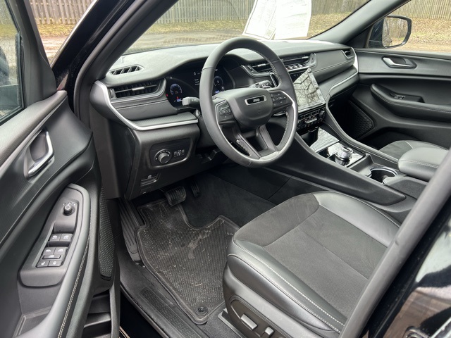 used 2024 Jeep Grand Cherokee car, priced at $35,906