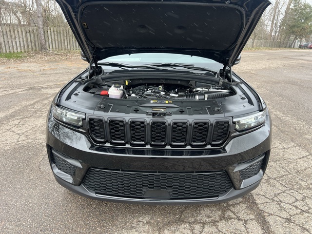 used 2024 Jeep Grand Cherokee car, priced at $35,906