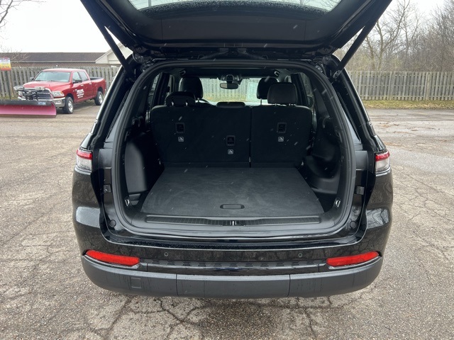 used 2024 Jeep Grand Cherokee car, priced at $35,906