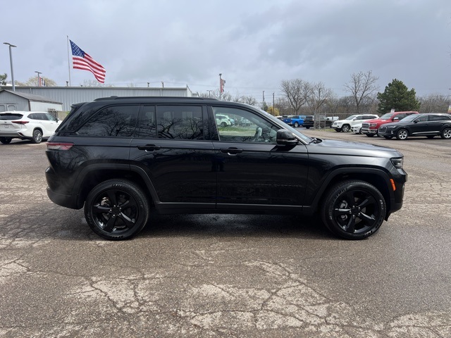 used 2024 Jeep Grand Cherokee car, priced at $35,906