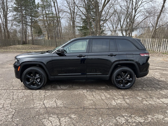 used 2024 Jeep Grand Cherokee car, priced at $35,906