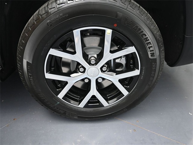 new 2025 Jeep Grand Cherokee L car, priced at $42,615