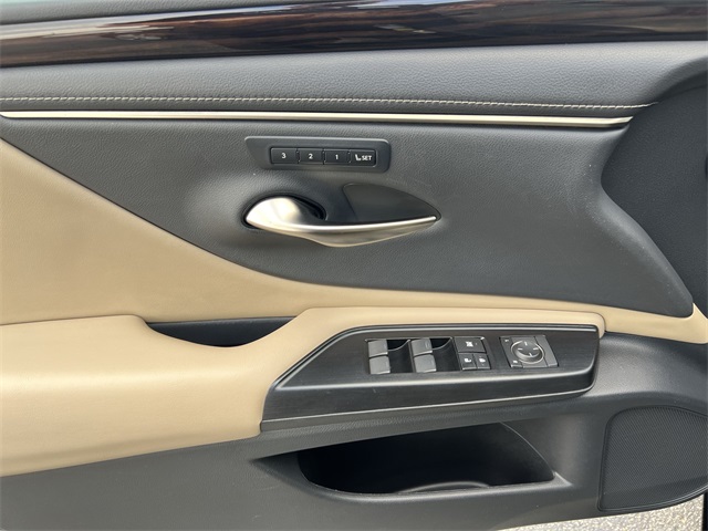 used 2019 Lexus ES car, priced at $30,940