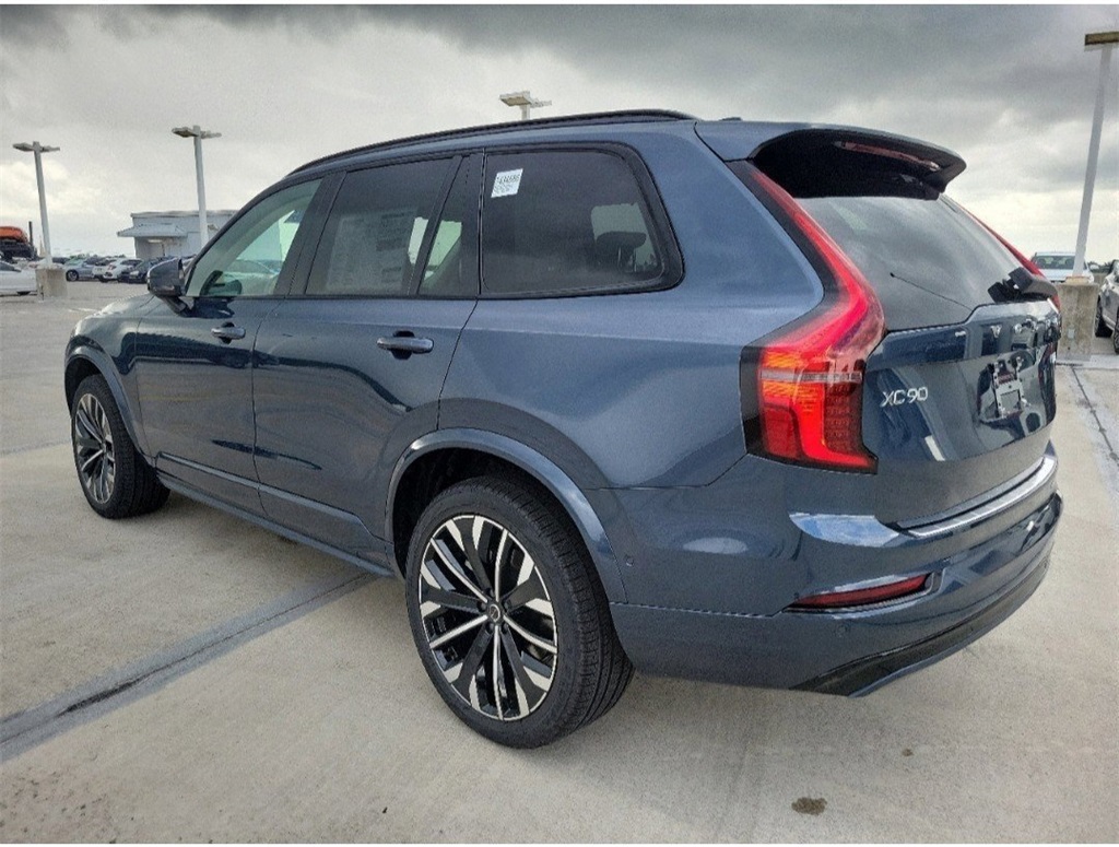 new 2026 Volvo XC90 car, priced at $68,325