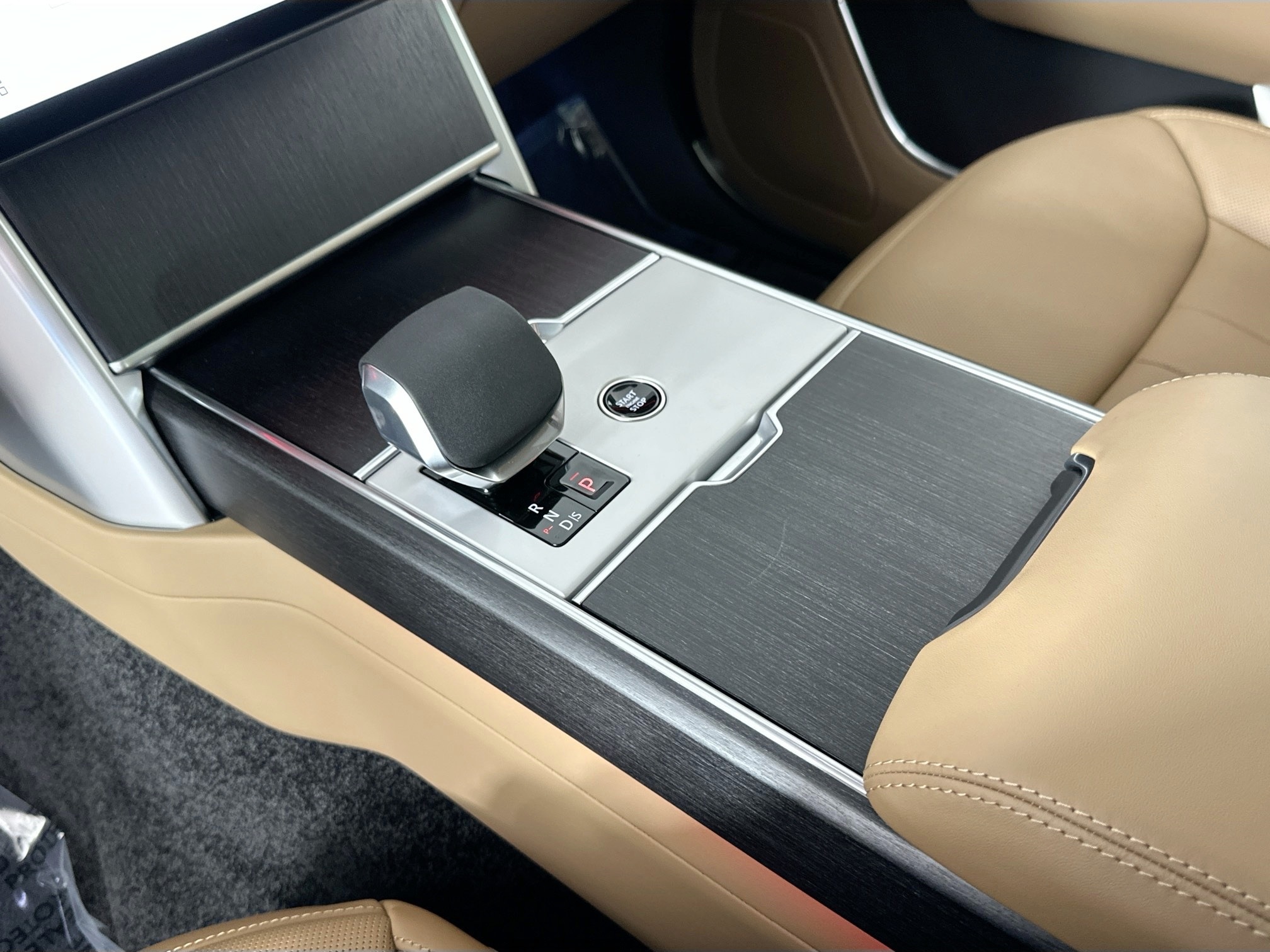 new 2025 Land Rover Range Rover car, priced at $121,330