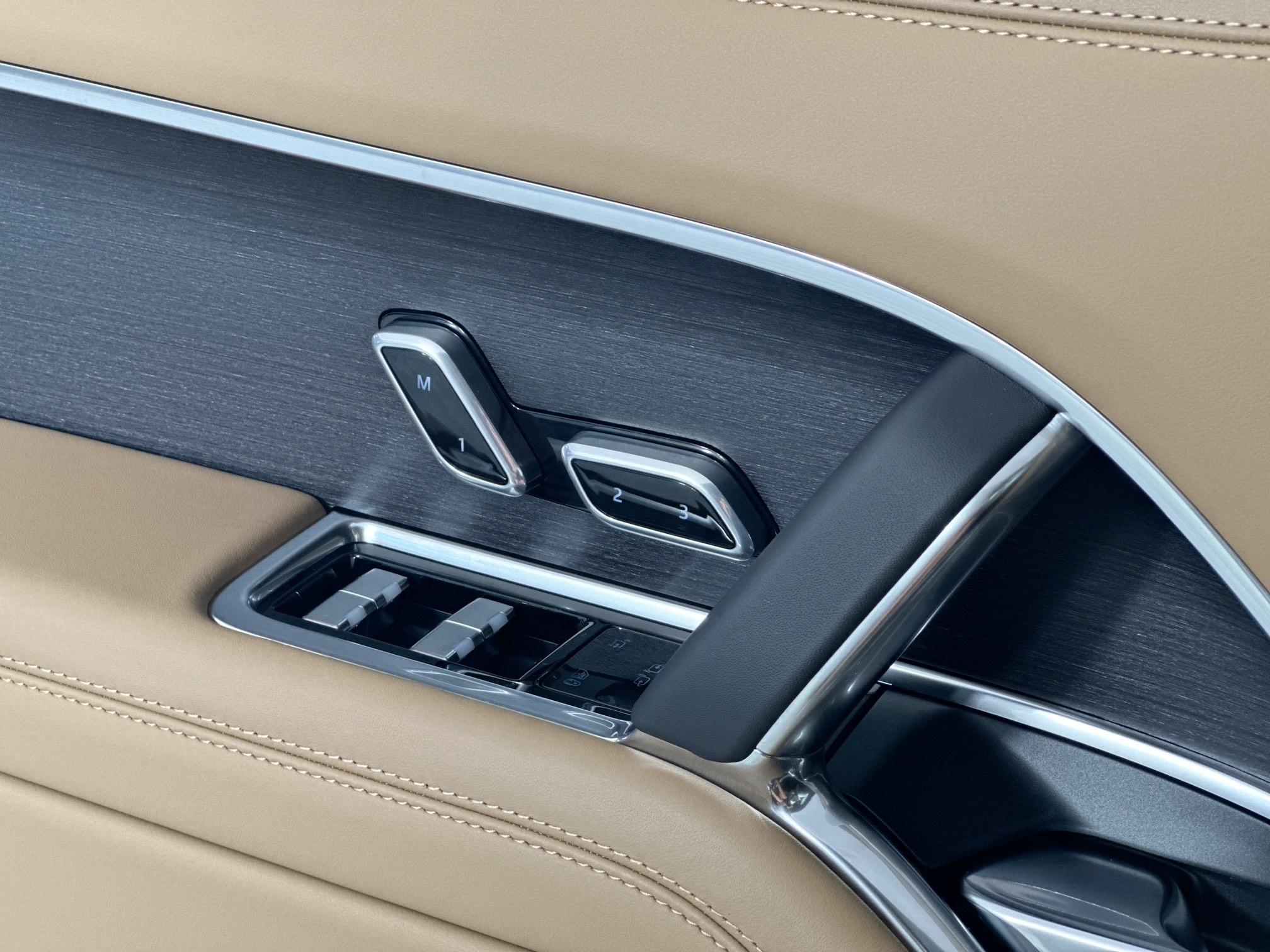 new 2025 Land Rover Range Rover car, priced at $121,330