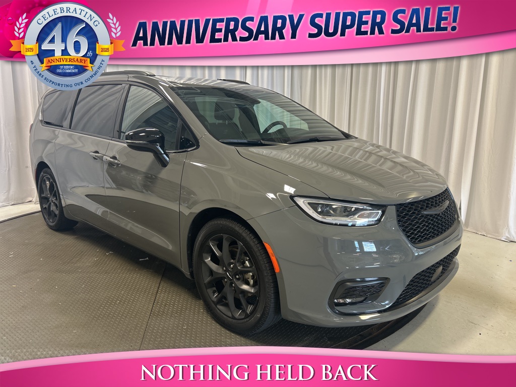 used 2025 Chrysler Pacifica car, priced at $40,000