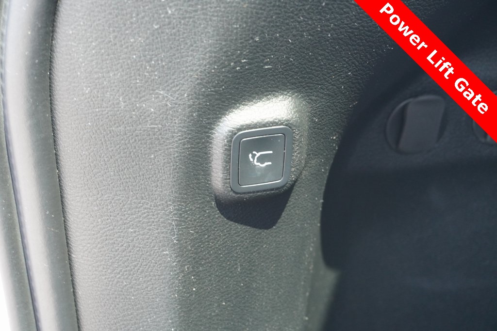 used 2023 Jeep Cherokee car, priced at $23,000
