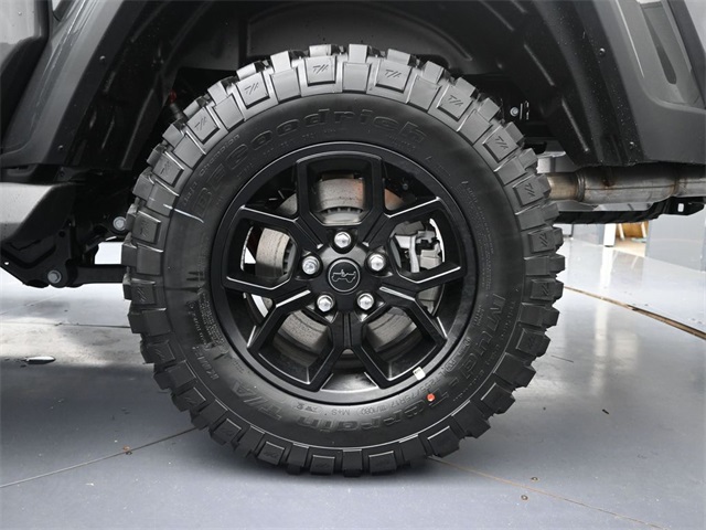 new 2025 Jeep Gladiator car, priced at $43,144