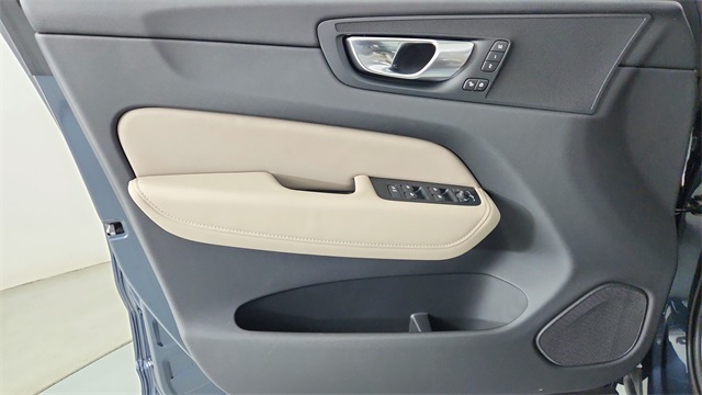 new 2026 Volvo XC60 Plug-In Hybrid car, priced at $69,285