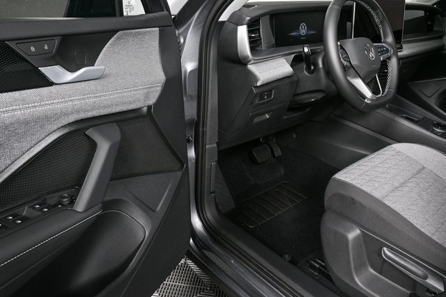 new 2025 Volkswagen Tiguan car, priced at $32,501