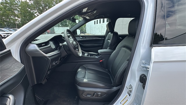 new 2025 Jeep Grand Cherokee car, priced at $44,494