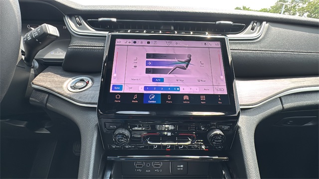 new 2025 Jeep Grand Cherokee car, priced at $44,494