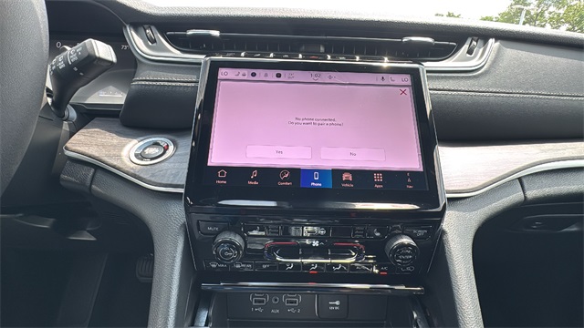 new 2025 Jeep Grand Cherokee car, priced at $44,494