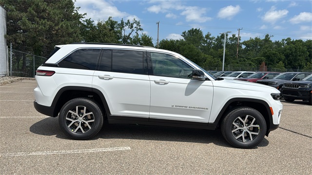 new 2025 Jeep Grand Cherokee car, priced at $44,494
