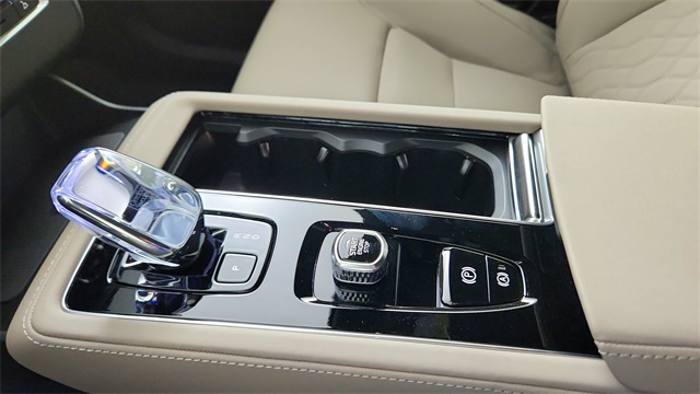 new 2026 Volvo XC90 Plug-In Hybrid car, priced at $81,875