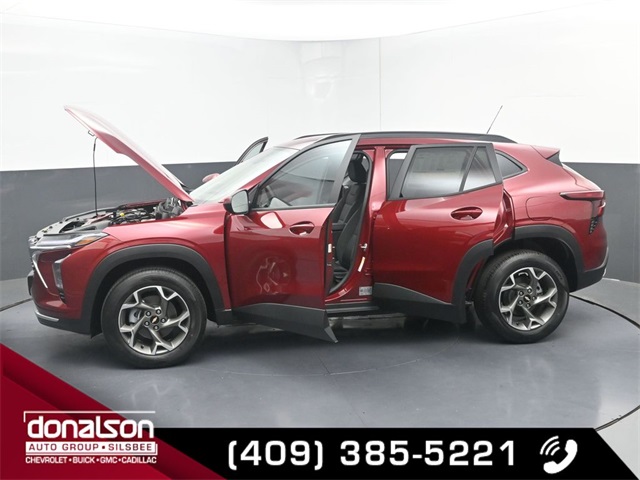 new 2025 Chevrolet Trax car, priced at $24,095