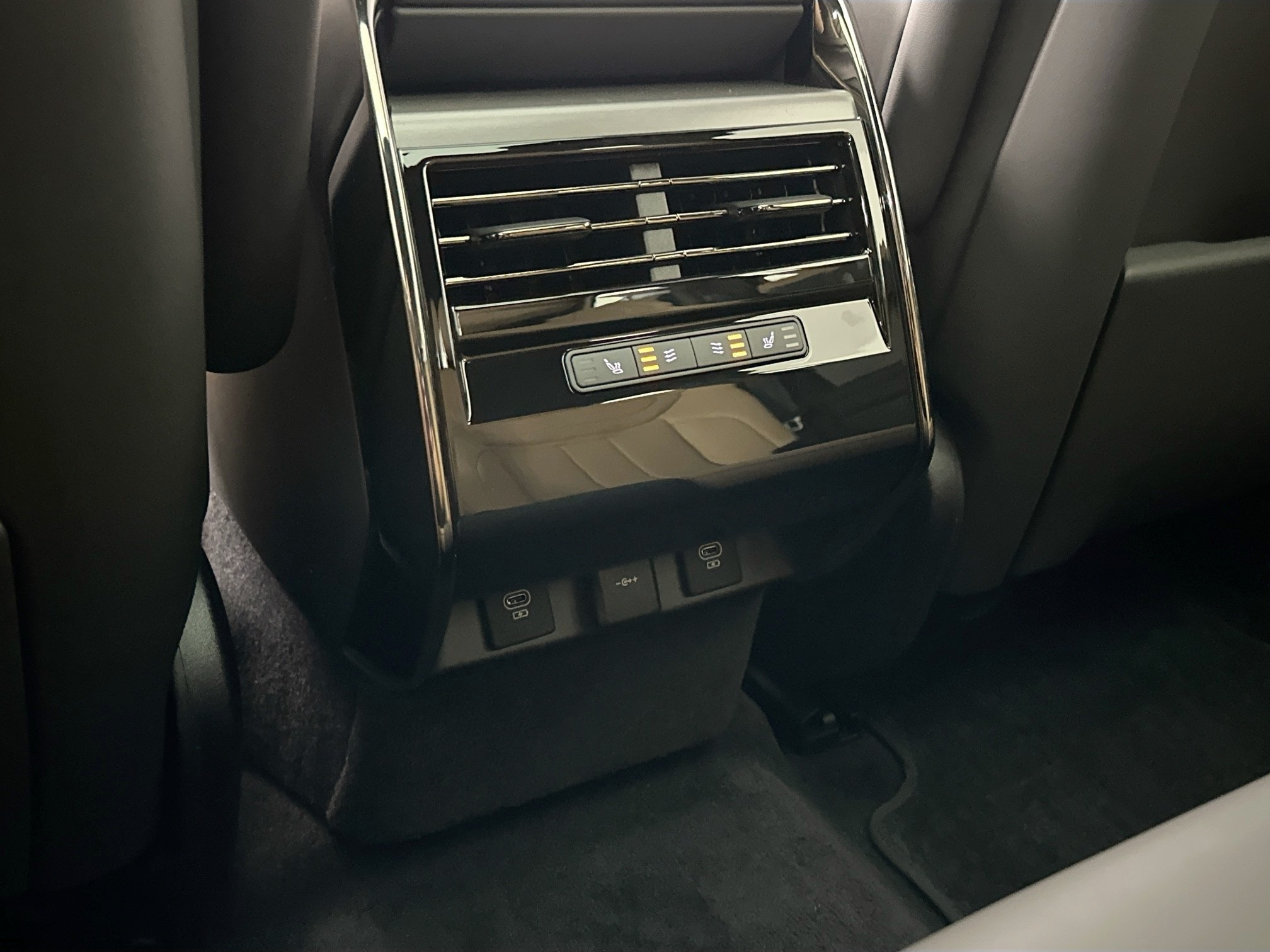 new 2025 Land Rover Range Rover Sport car, priced at $114,240