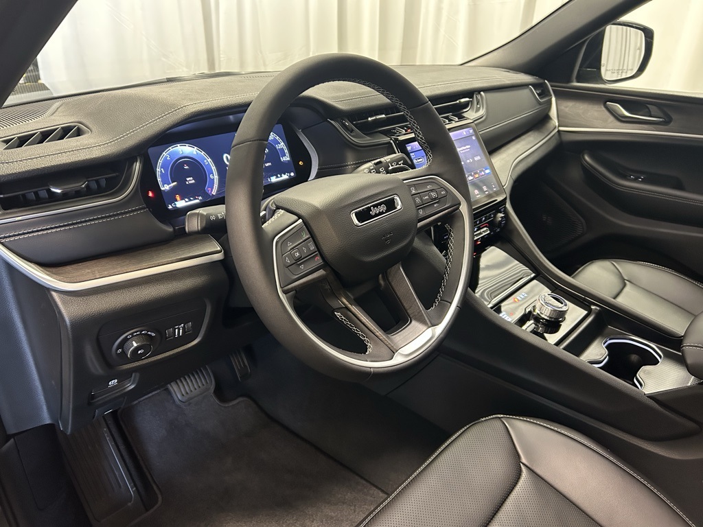 new 2025 Jeep Grand Cherokee car, priced at $51,680