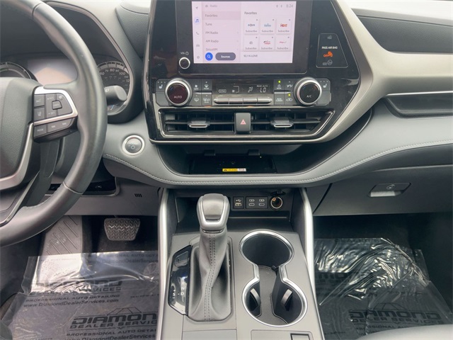 used 2024 Toyota Highlander Hybrid car, priced at $44,911