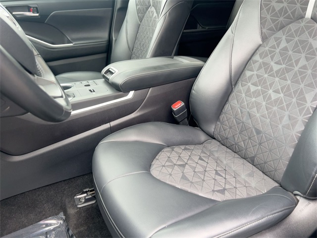 used 2024 Toyota Highlander Hybrid car, priced at $44,911
