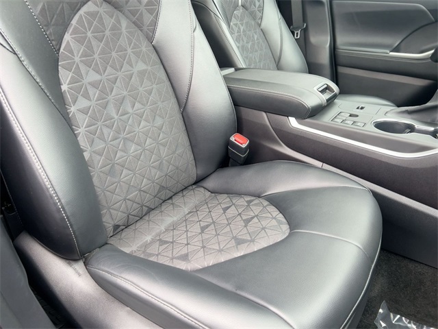 used 2024 Toyota Highlander Hybrid car, priced at $44,911