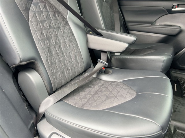 used 2024 Toyota Highlander Hybrid car, priced at $44,911