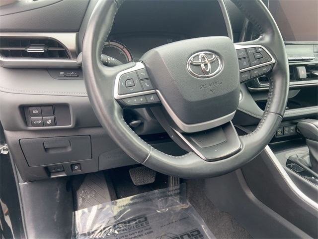 used 2024 Toyota Highlander Hybrid car, priced at $44,911