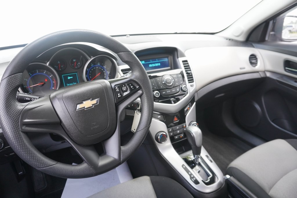 used 2015 Chevrolet Cruze car, priced at $9,500